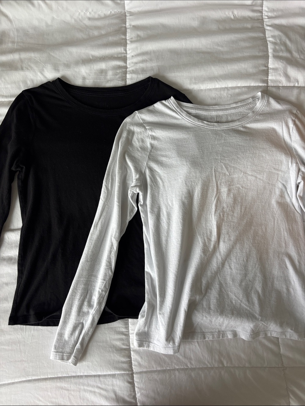 Time and Tru Black & White Long-Sleeve